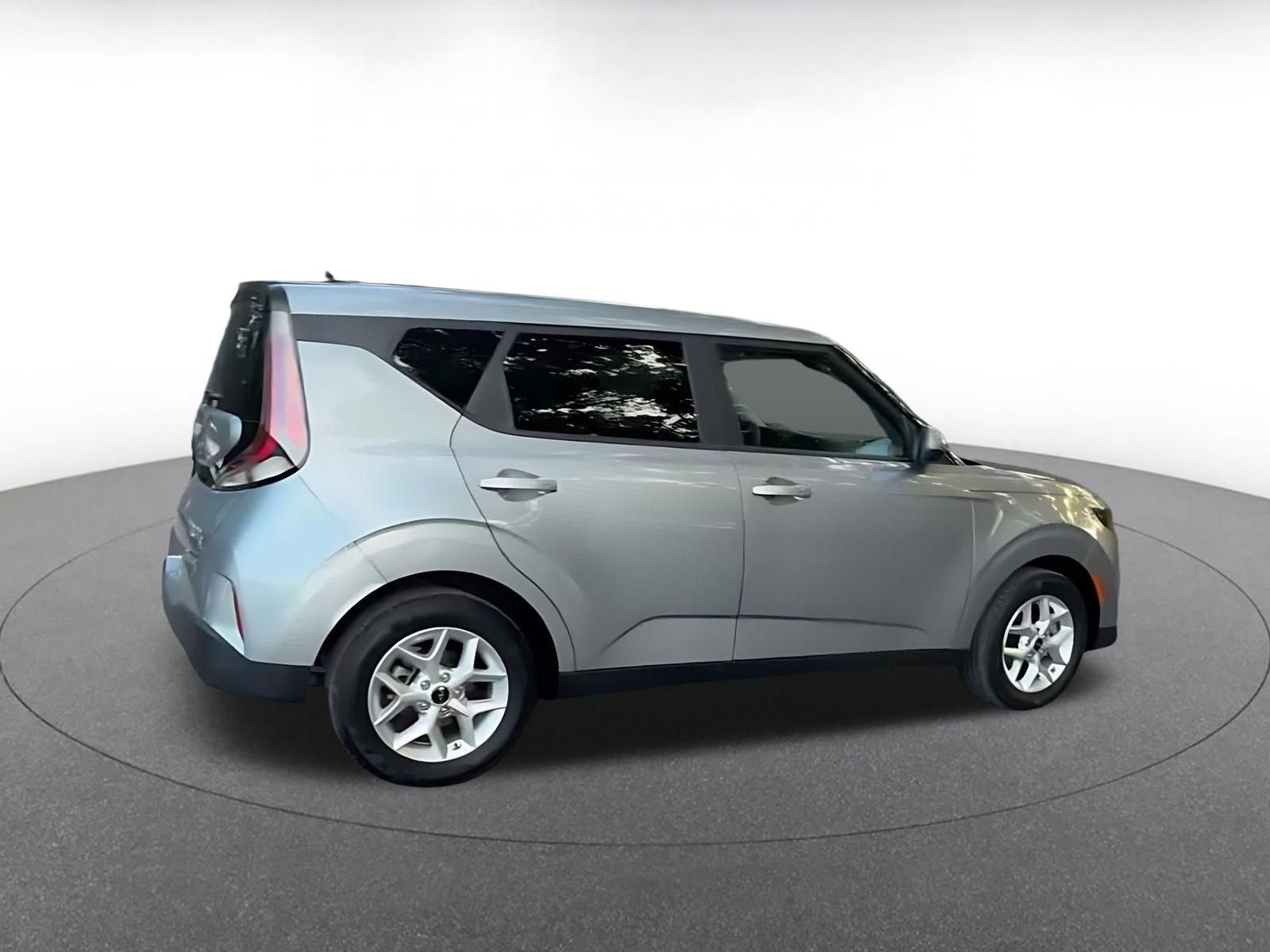 Used 2025 Kia Soul LX w/ LX Technology Package FWD image 15