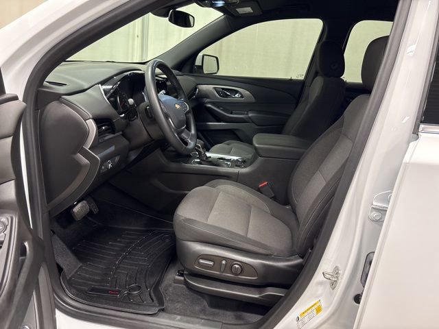 Used 2023 Chevrolet Traverse LT image 16