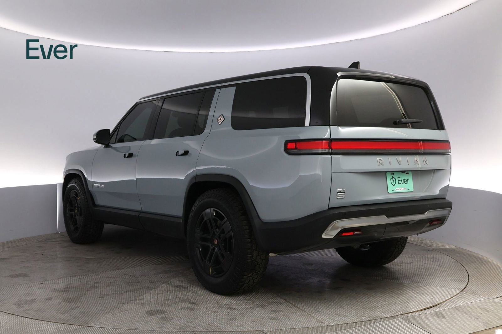 Used 2024 Rivian R1S Adventure image 17