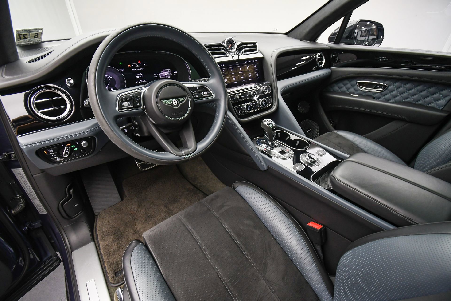 Used 2022 Bentley Bentayga S image 2