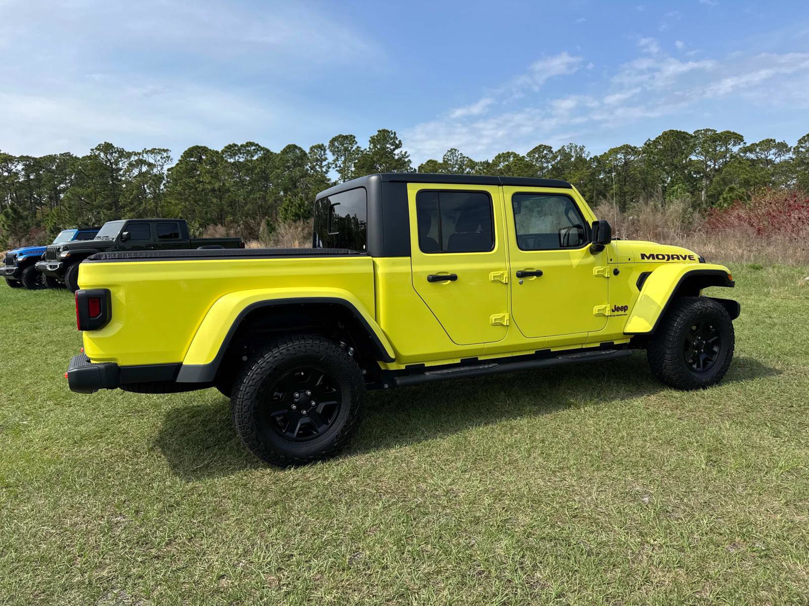 Certified 2023 Jeep Gladiator Mojave w/ Cold Weather Group image 3