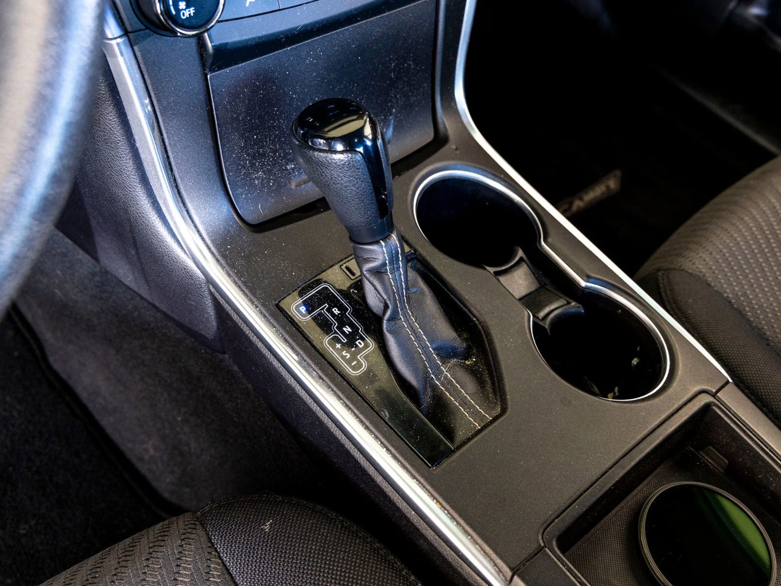 Used 2015 Toyota Camry LE image 18