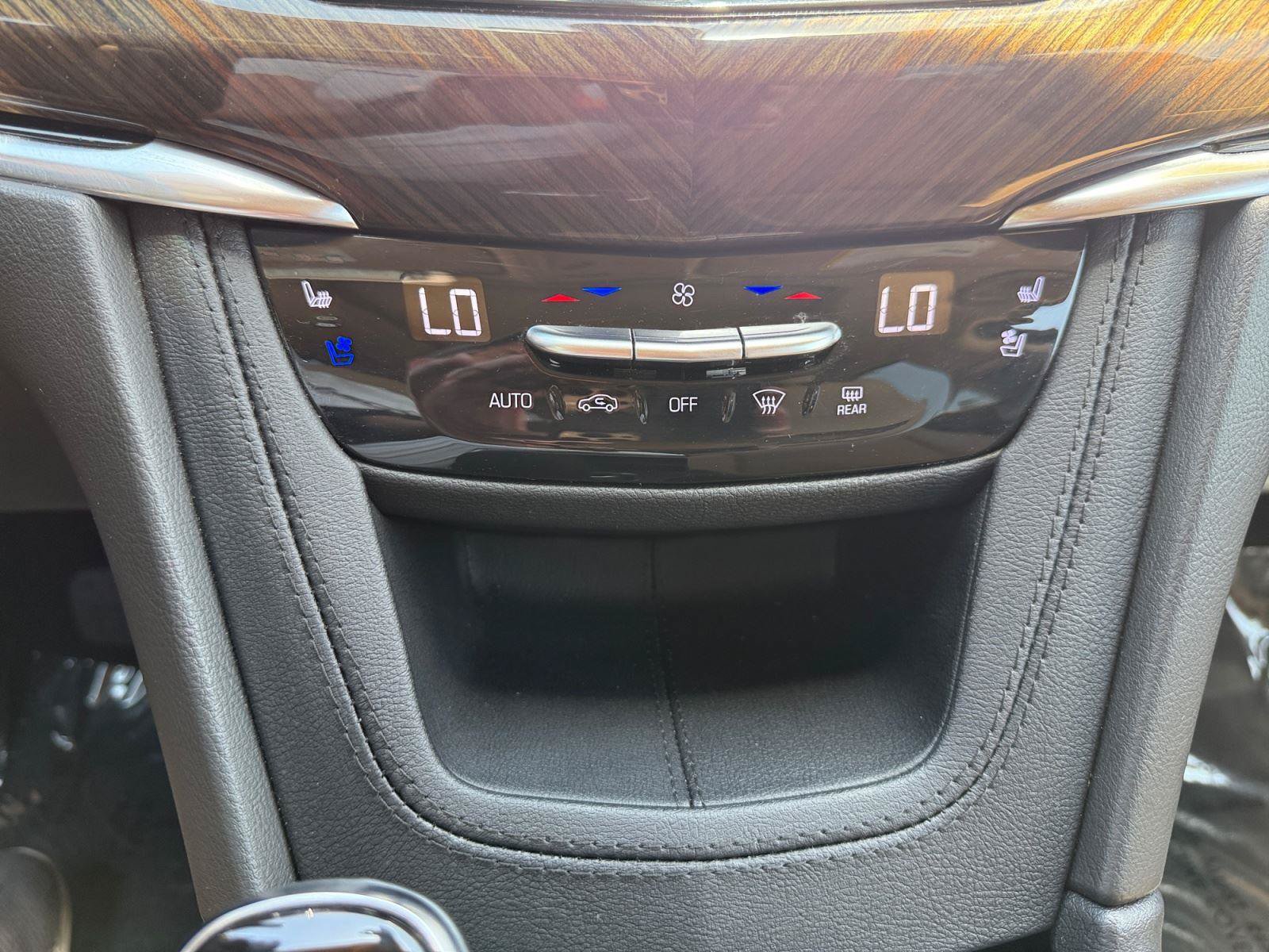 Used 2024 Cadillac XT6 Premium Luxury w/ Platinum Package AWD/4WD image 32