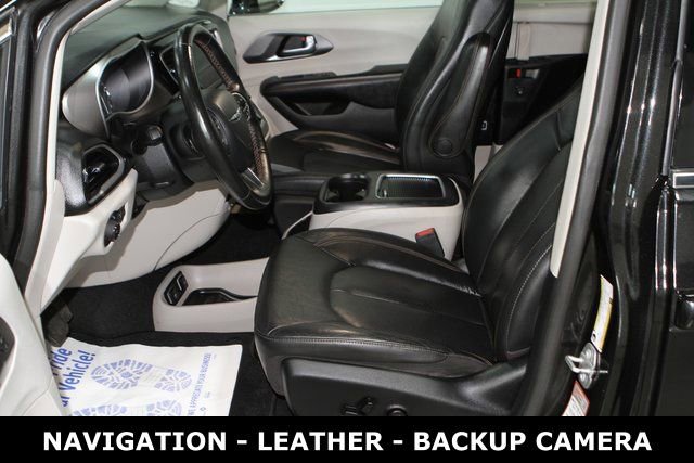 Used 2020 Chrysler Pacifica Touring-L Plus w/ Tire & Wheel Group image 15