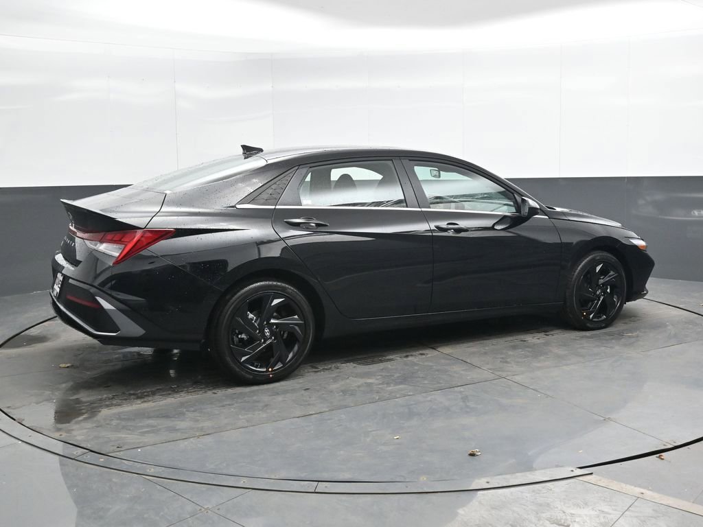 New 2026 Hyundai Elantra SEL Sport image 2