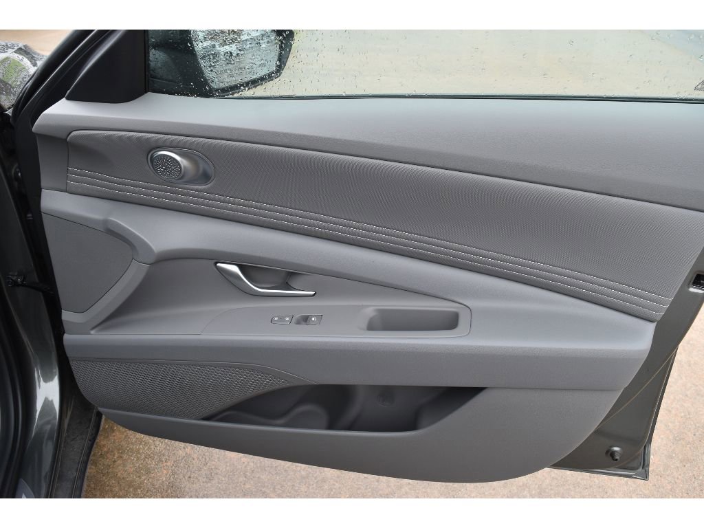 New 2025 Hyundai Elantra SEL image 30