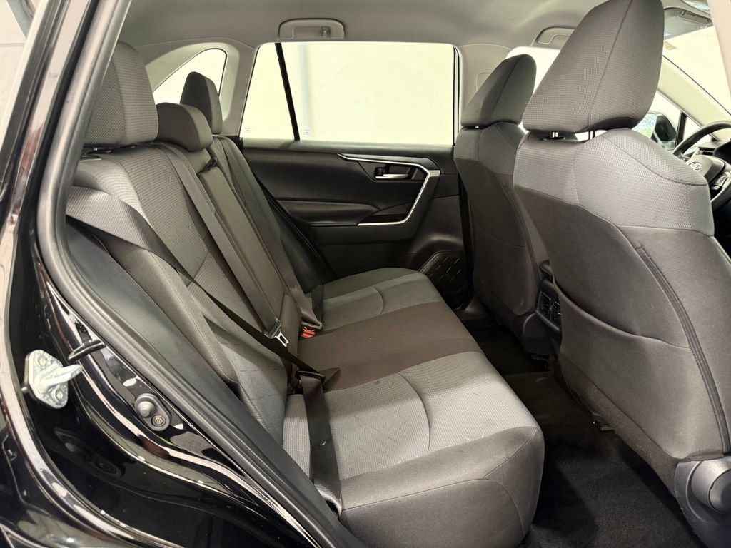 Used 2025 Toyota RAV4 XLE FWD image 23