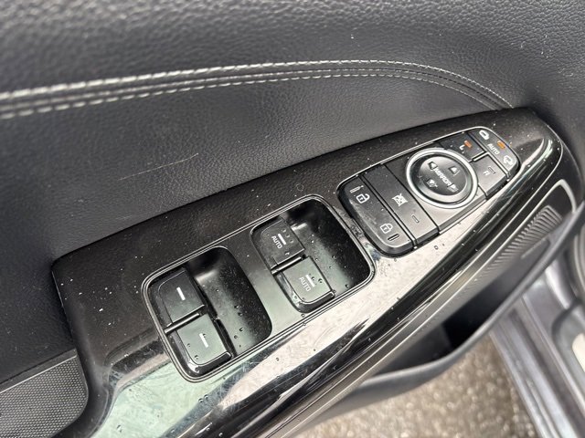 Used 2017 Kia Cadenza Premium w/ Luxury Package image 11