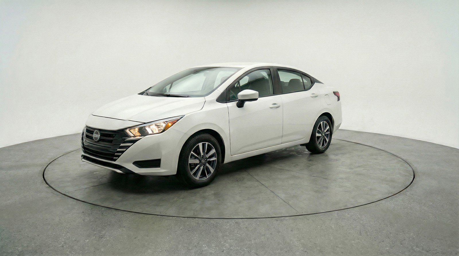 Used 2025 Nissan Versa SV FWD image 3