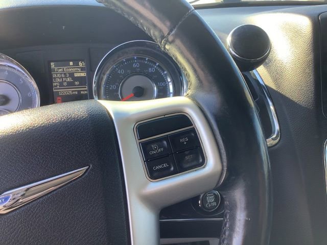 Used 2014 Chrysler Town & Country Touring-L w/ Driver Convenience Group image 30