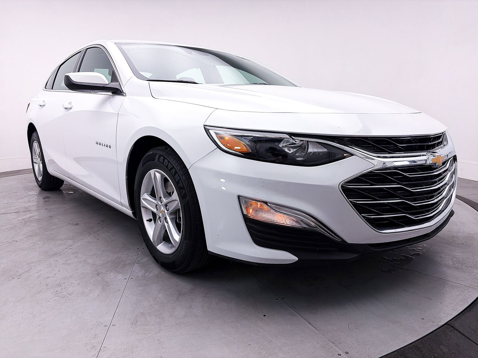Used 2025 Chevrolet Malibu LS image 9