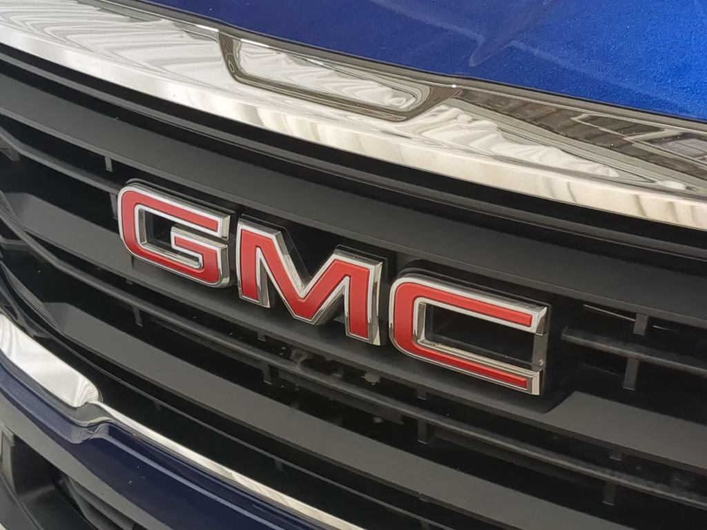 Used 2023 GMC Terrain SLE w/ Driver Convenience Package FWD image 15