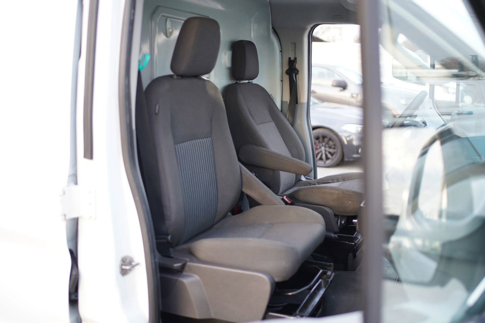 Used 2016 Ford Transit 250 130 Low Roof RWD image 18