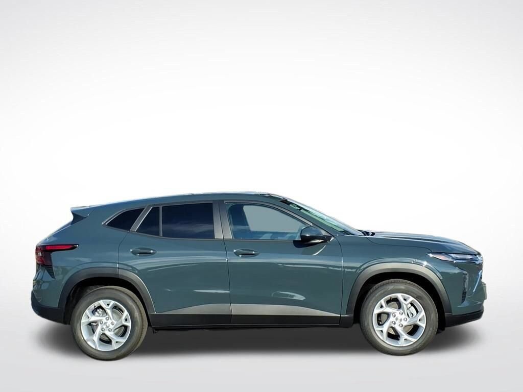 New 2026 Chevrolet Trax LS w/ LS Convenience Package FWD image 2