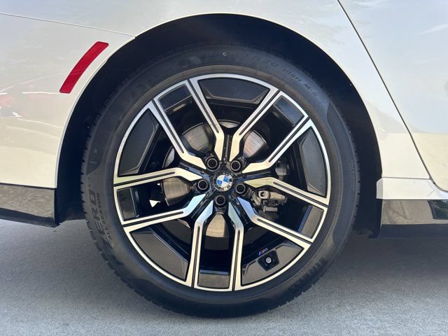 Used 2025 BMW 740i xDrive AWD/4WD image 28