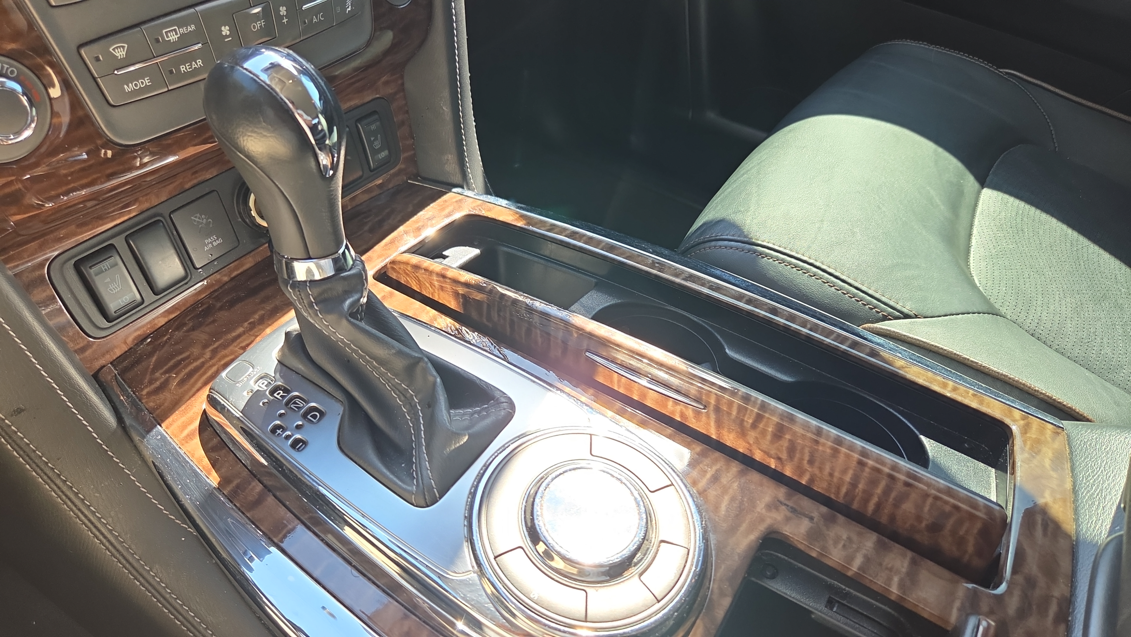 Used 2020 Nissan Armada SL RWD image 27