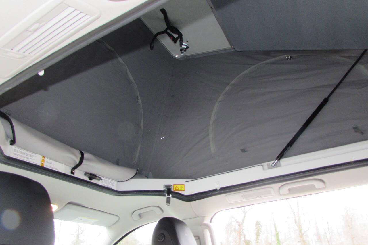 Used 2018 Mercedes-Benz Metris Passenger image 39