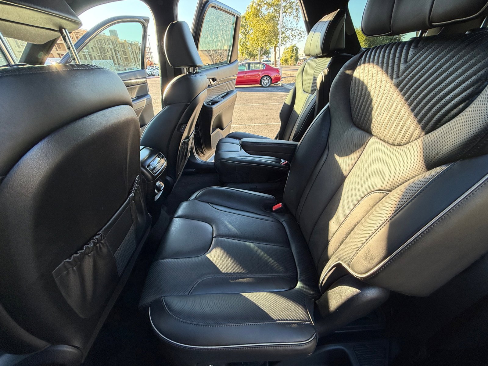 Used 2024 Hyundai Palisade Calligraphy image 17