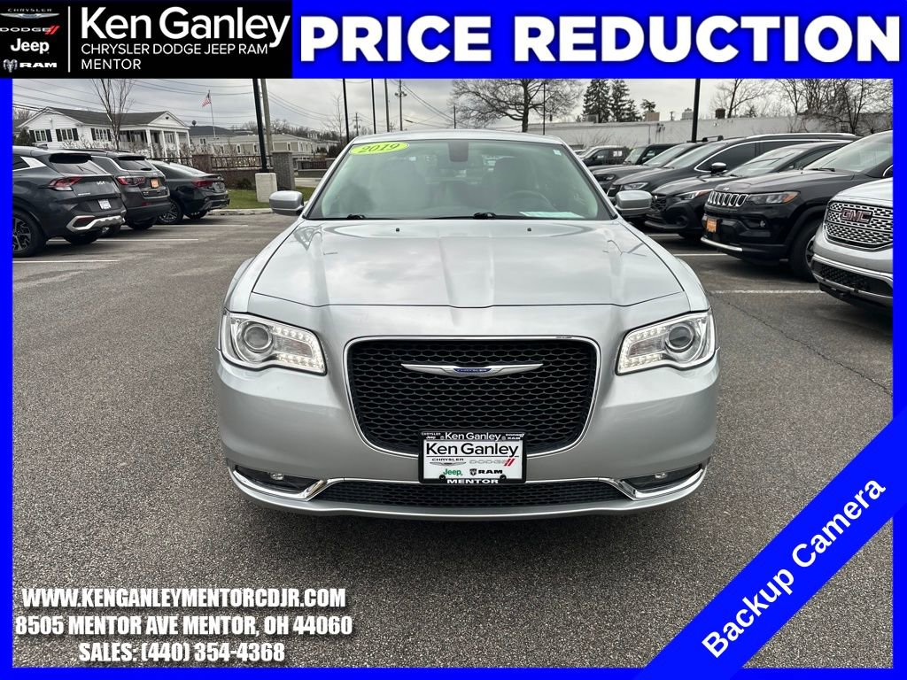 Used 2019 Chrysler 300 Touring w/ Driver Convenience Group image 2