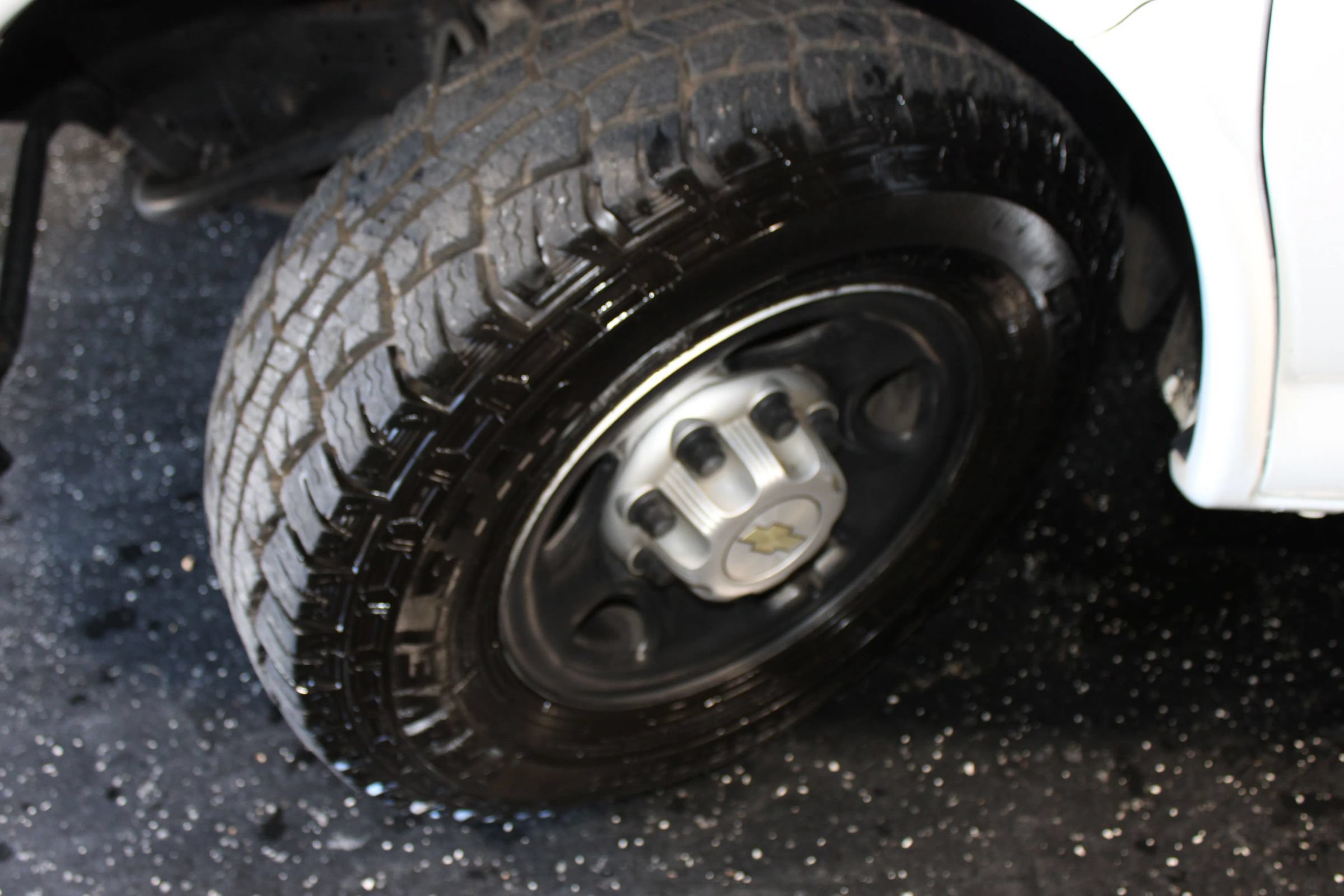 Used 2011 Chevrolet Express 2500 RWD image 25