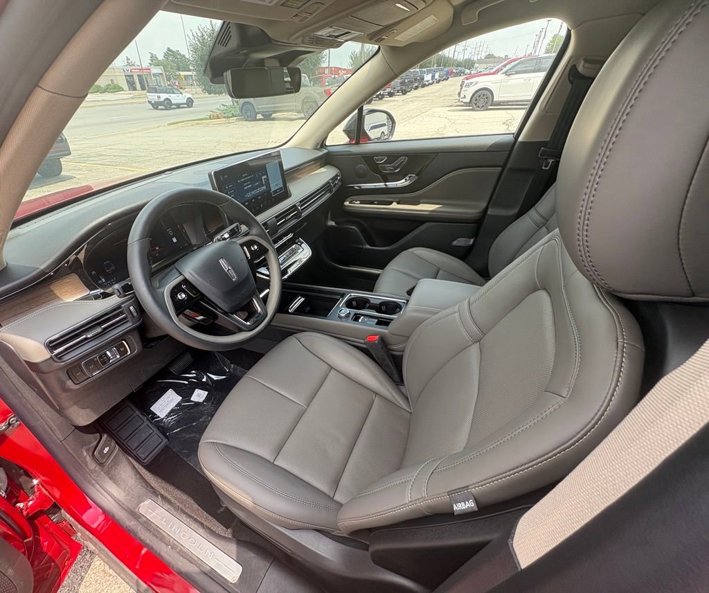 New 2025 Lincoln Corsair Reserve w/ Jet Appearance Package image 9