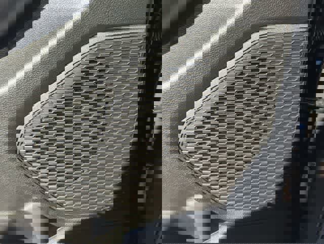 Used 2025 Jeep Grand Cherokee Laredo image 29