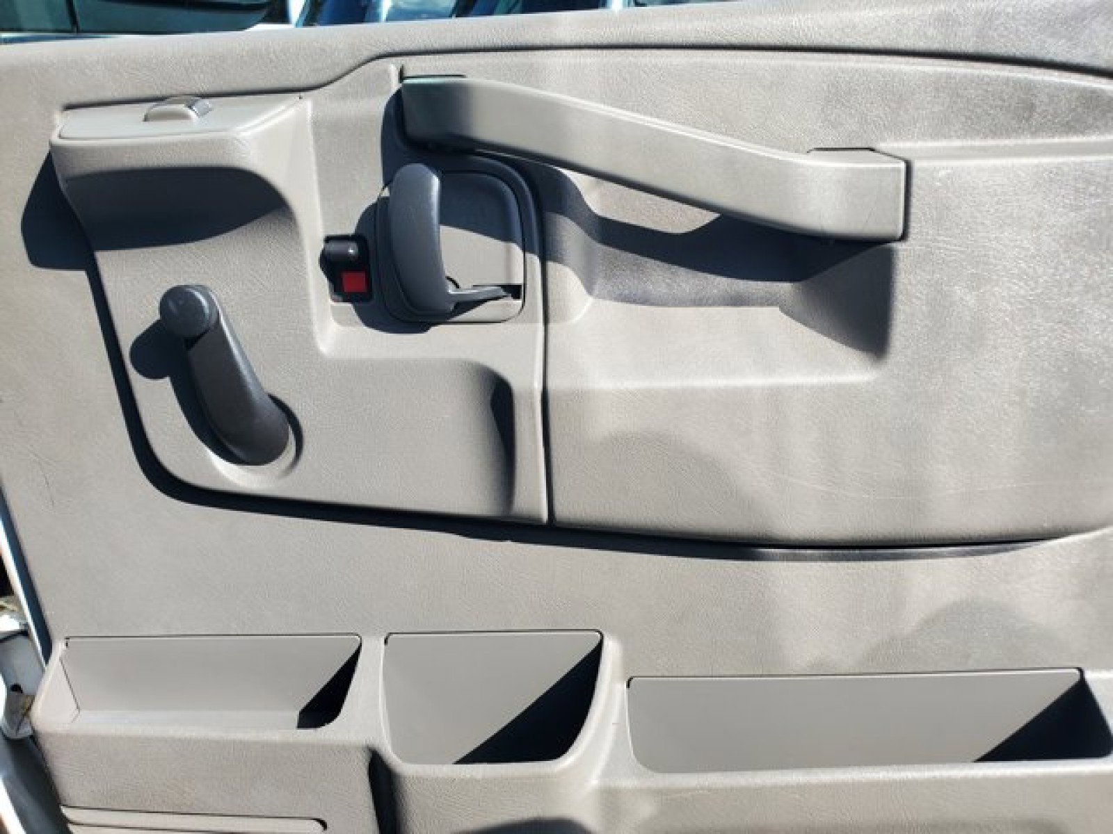 Used 2018 GMC Savana 3500 w/ Driver Convenience Package image 23