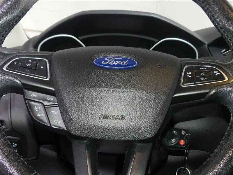 Used 2015 Ford Focus SE w/ SE Cold Weather Package image 29