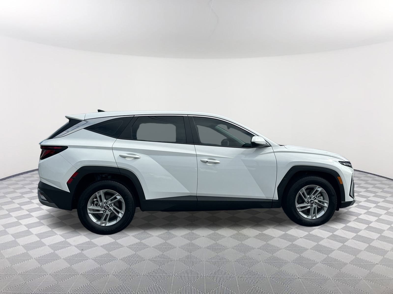 Used 2025 Hyundai Tucson SE image 6