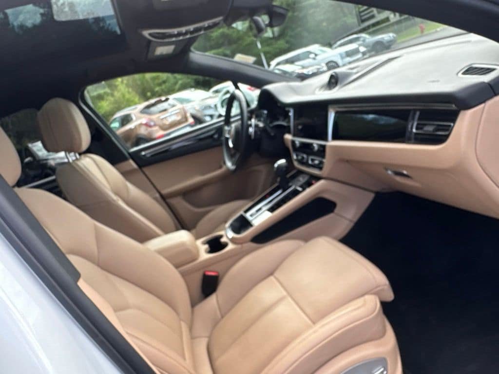 Used 2023 Porsche Macan AWD/4WD image 29