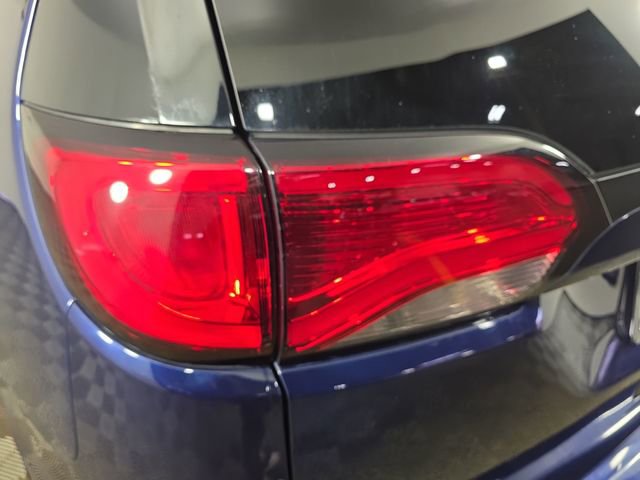 Used 2018 Chrysler Pacifica Limited w/ Tire & Wheel Group image 37