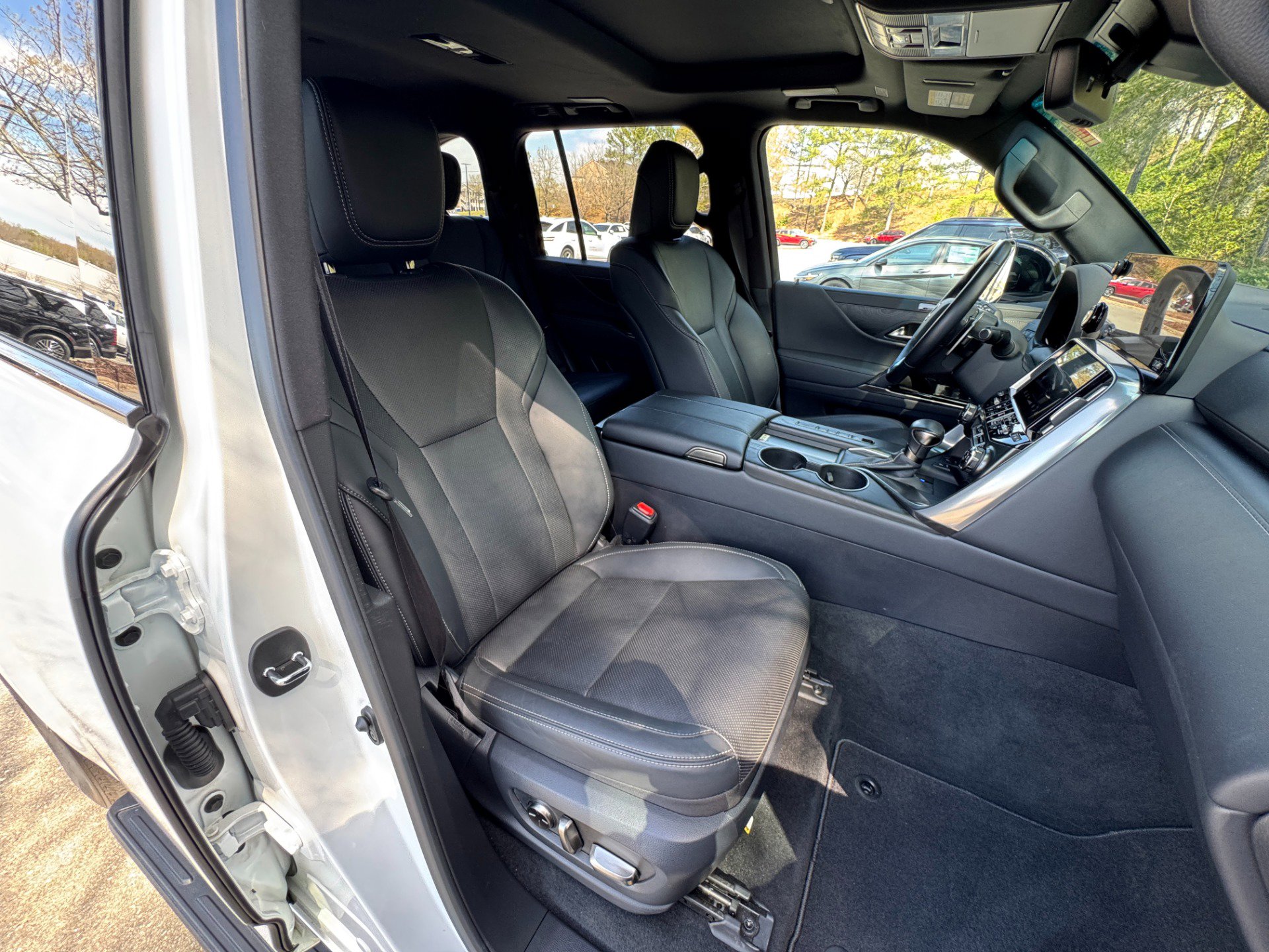 Used 2024 Lexus LX 600 4WD w/ Appearance Package image 52