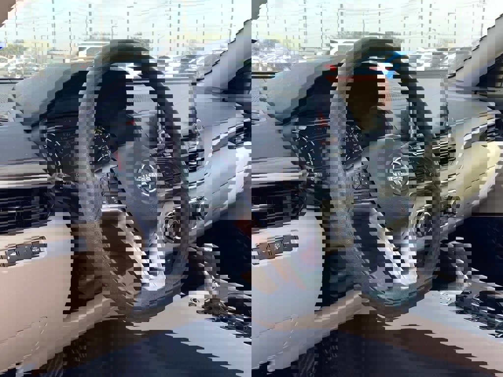 Used 2025 Nissan Altima 2.5 SV image 9