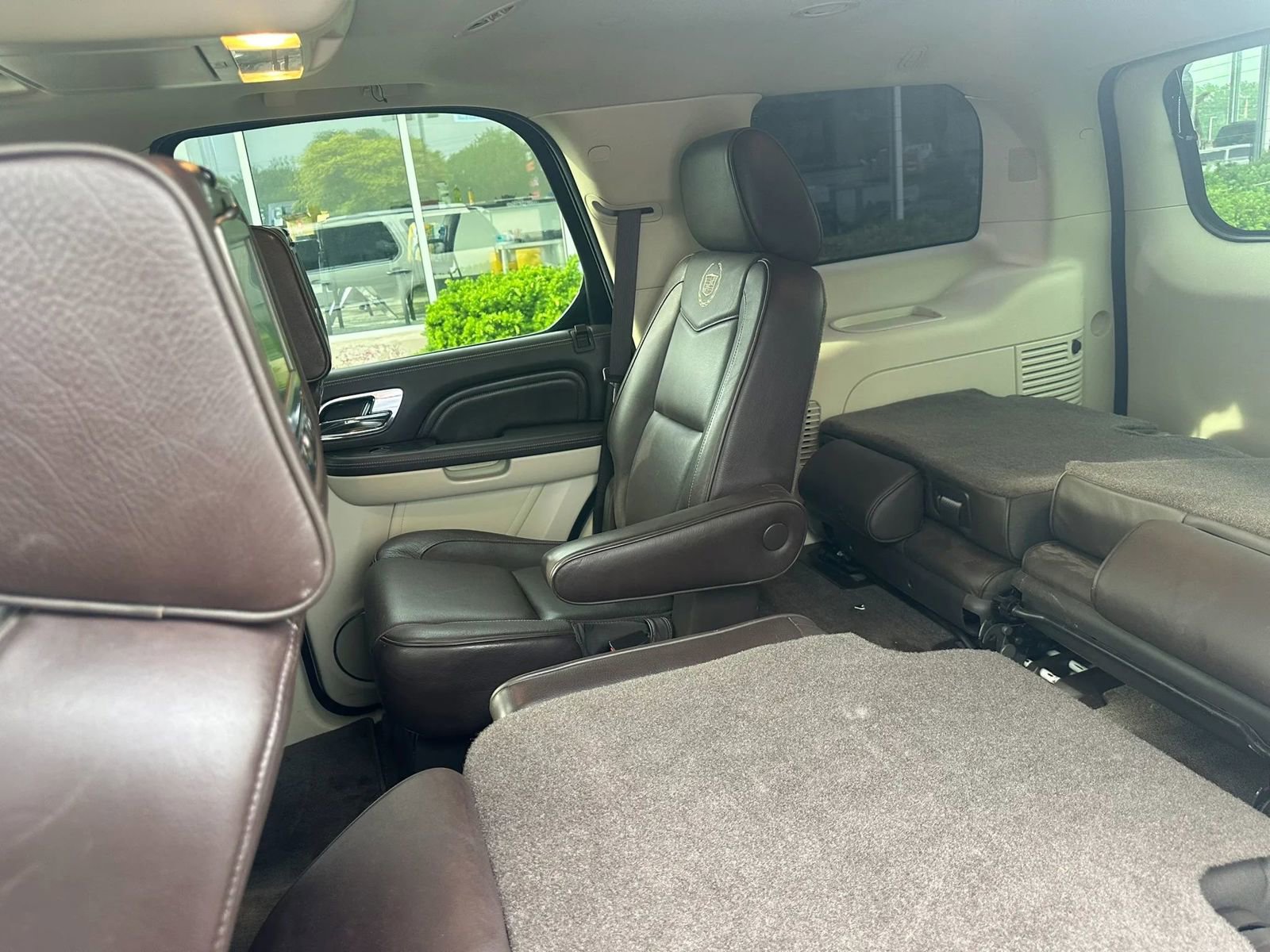 Used 2013 Cadillac Escalade Platinum AWD/4WD image 13