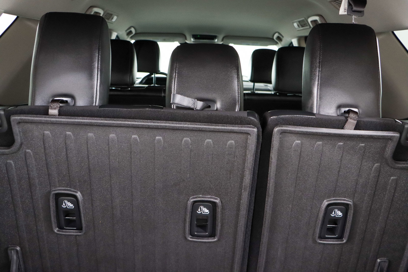 Used 2023 Nissan Pathfinder SL w/ Lighting Package (N92) FWD image 30