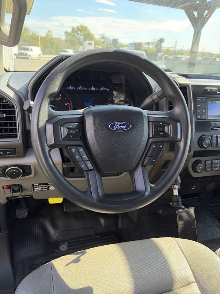 Used 2022 Ford F550 4x4 Crew Cab Super Duty w/ Power Equipment Group image 13