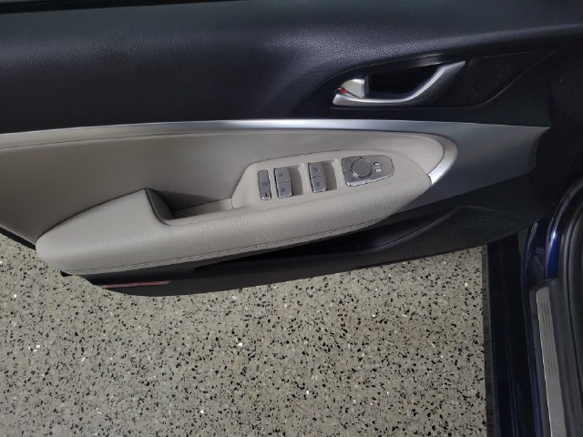 Used 2023 Genesis G70 2.0T RWD image 19