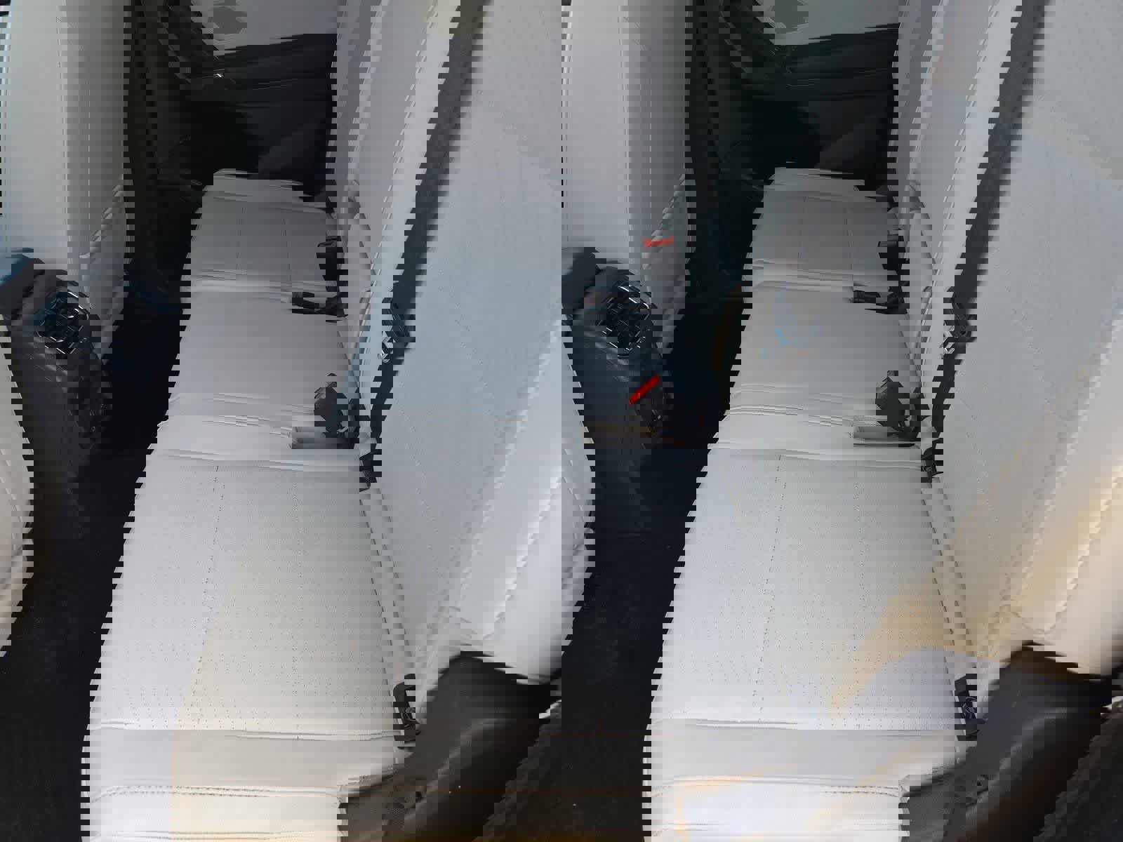 Used 2018 Volkswagen Tiguan SE image 18