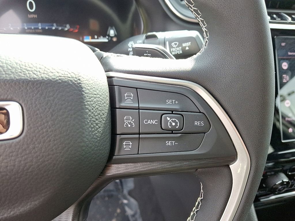 Used 2025 Jeep Grand Cherokee Laredo image 21