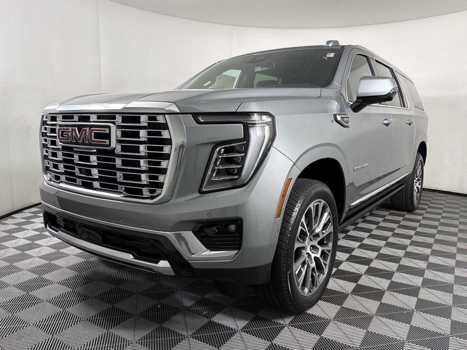 New 2026 GMC Yukon XL Denali w/ Sun & Power Step Package AWD/4WD image 3