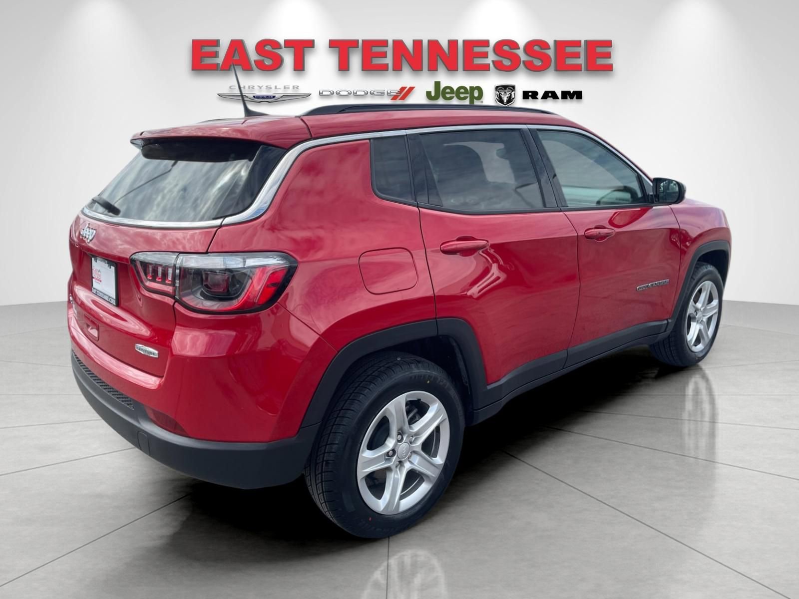 Used 2023 Jeep Compass Latitude image 3