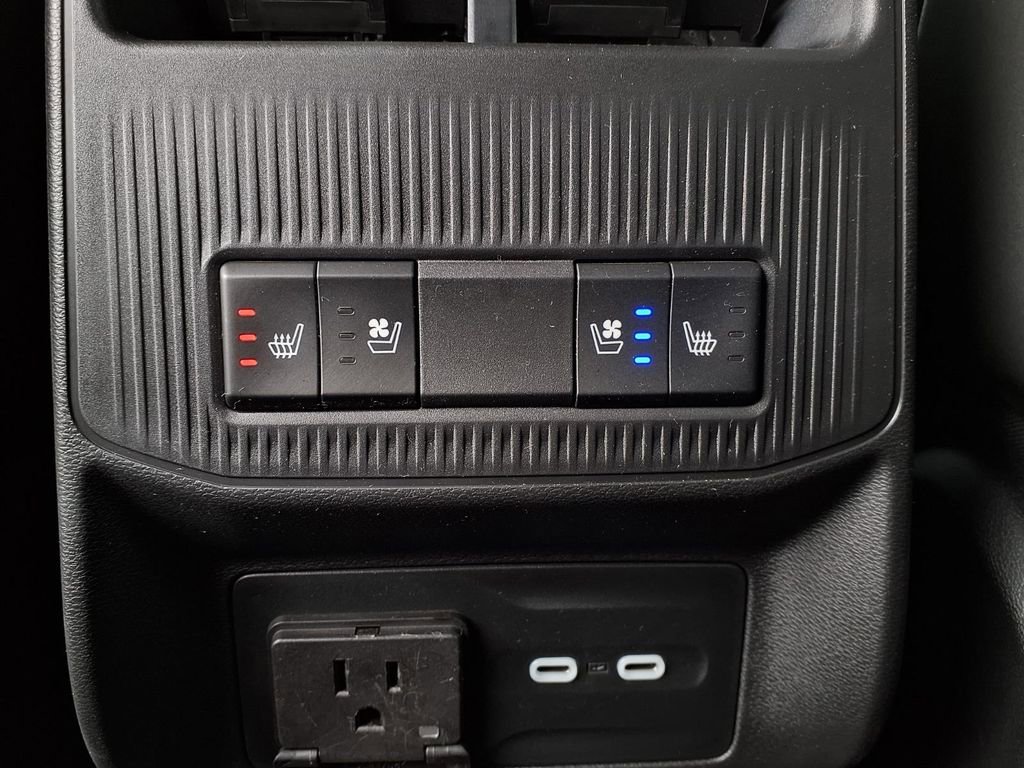 Used 2024 Jeep Wagoneer Launch Edition image 11