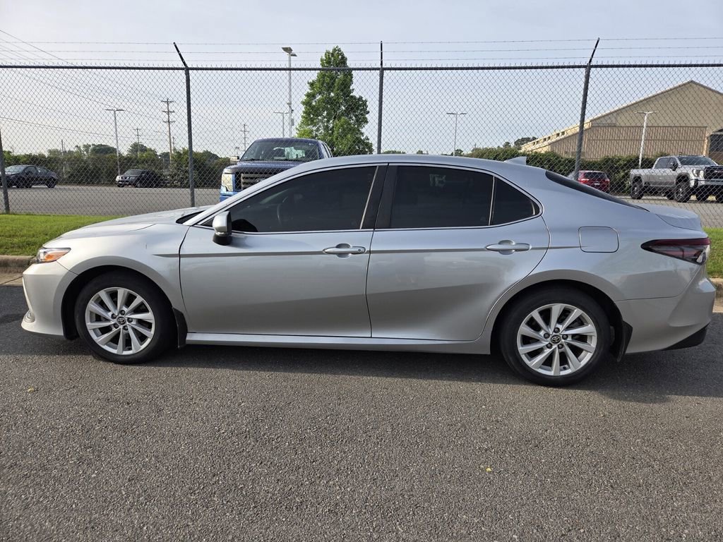 Used 2022 Toyota Camry LE w/ Convenience Package image 4