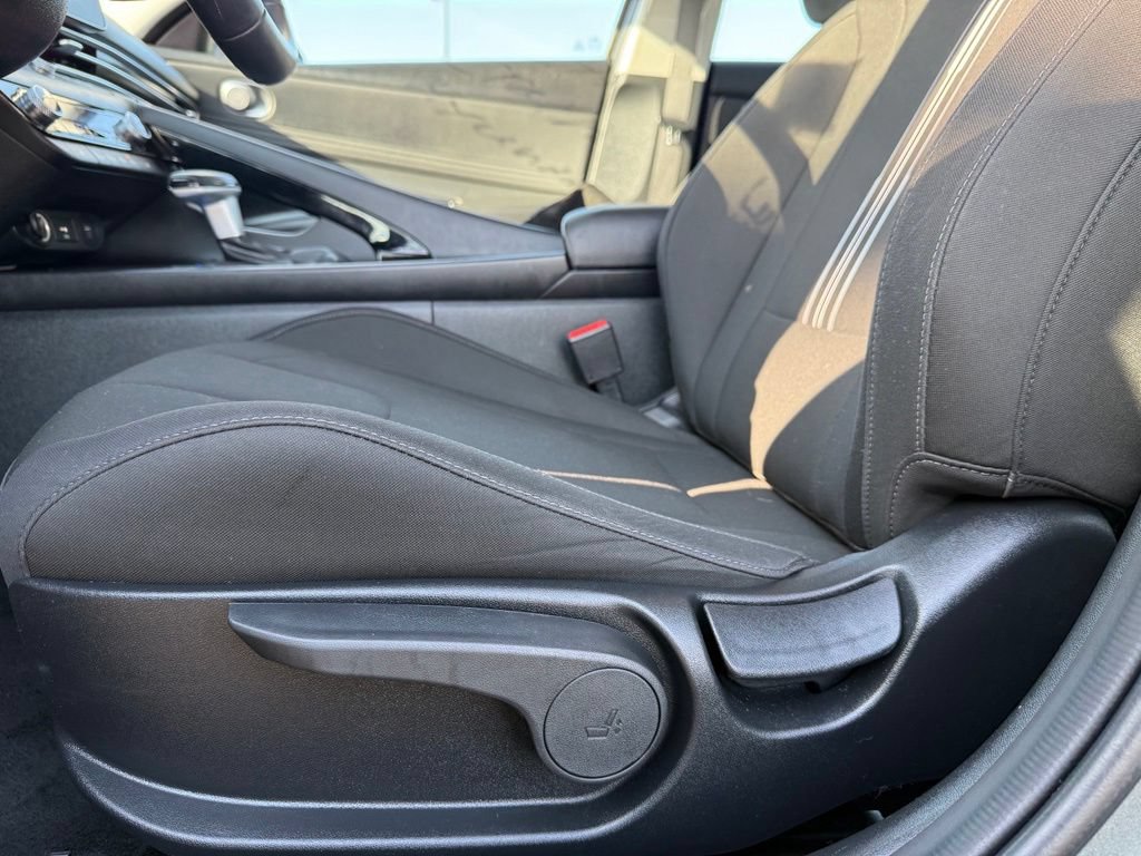 Used 2025 Hyundai Elantra SEL FWD image 9