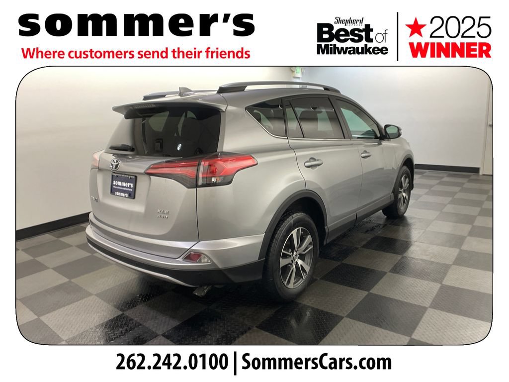 Used 2017 Toyota RAV4 XLE AWD/4WD image 5