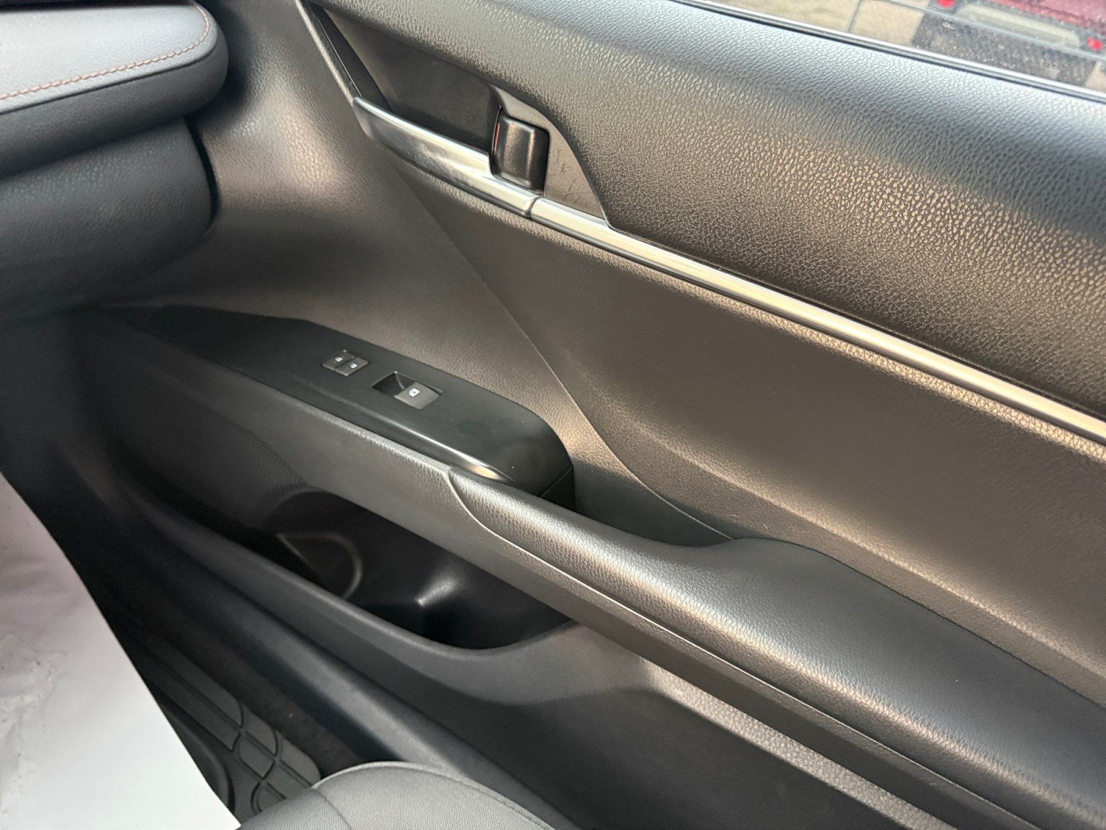 Used 2020 Toyota Camry LE w/ Carpet Mat Package FWD image 16
