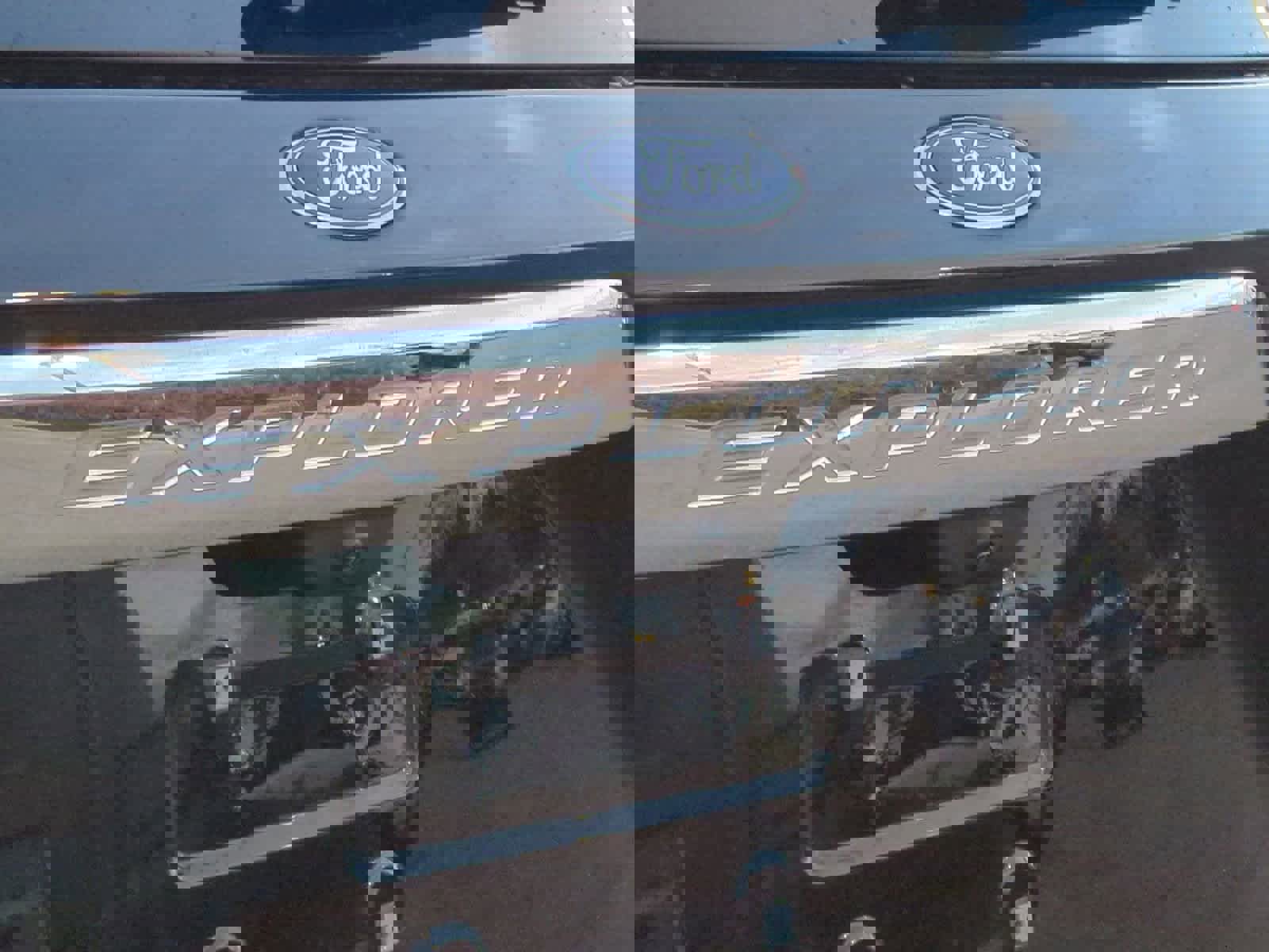 Used 2023 Ford Explorer XLT image 13