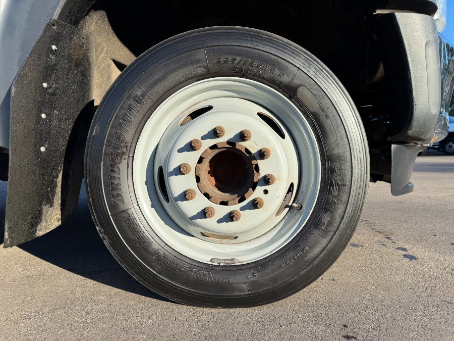 Used 2016 Ford F550 2WD Regular Cab Super Duty image 13