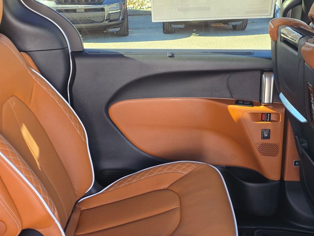 New 2026 Chrysler Pacifica Pinnacle image 37