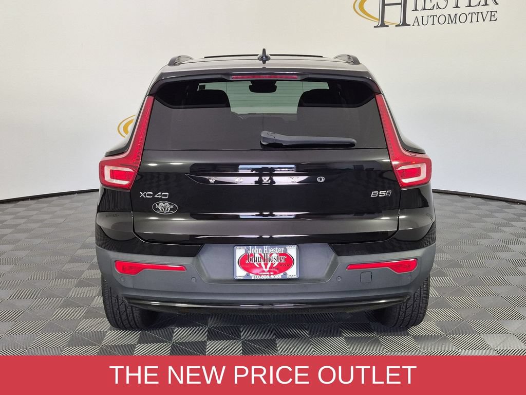 Used 2023 Volvo XC40 B5 Plus AWD/4WD image 5